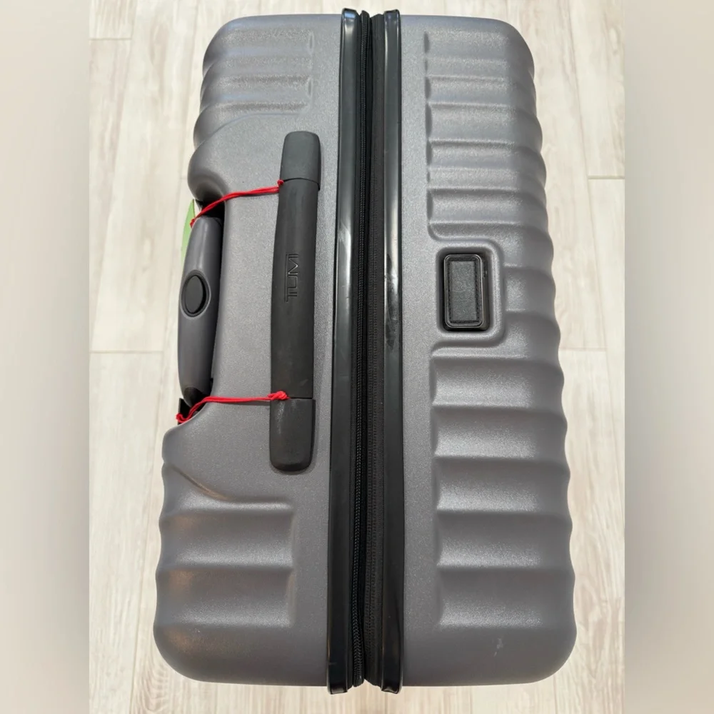 TUMI 19 DEGREE Extended Trip Expandable Checked Luggage 76 cm